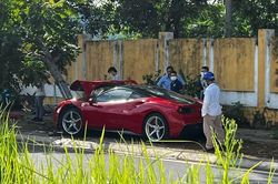 Ferrari VN lên tiếng vụ siêu xe 488 GTB đâm gốc cây ở Hà Nội