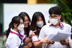 Phổ điểm thi tốt nghiệp biến động, điểm chuẩn đại học sẽ ra sao?