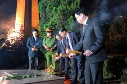 Linh thiêng lễ thắp nến tri ân các anh hùng liệt sỹ