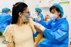 Phụ nữ mang thai: Đừng chần chừ tiêm vaccine ngừa Covid-19