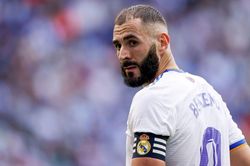 Benzema bị đàn em phạm lỗi