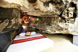 Vén màn 'bí ẩn' căn phòng trong hang 97 triệu đồng/đêm ở Ninh Bình