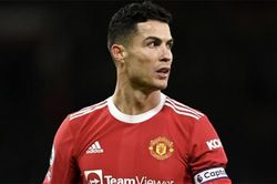 Ronaldo trở lại Man United, nói chuyện với Ten Hag về tương lai