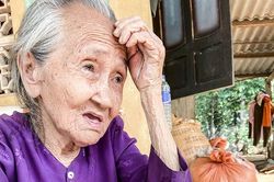 Con mẹ hy sinh để bản làng bình yên