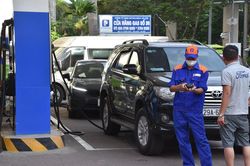 Tiếp tục giải tỏa gánh nặng thuế, phí xăng dầu