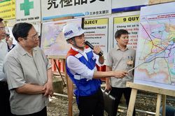 Thủ tướng làm việc với TP.HCM, gỡ vướng các dự án hạ tầng quan trọng