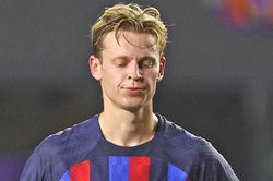 Barca ra tối hậu thư cho De Jong