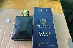 Phát hiện hơn 20 tấn nước hoa, mỹ phẩm nghi giả nhãn hiệu Versace, Chanel