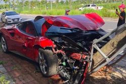 Vụ siêu xe Ferrari húc đổ cây ở Hà Nội: Lộ nhiều tình tiết lạ