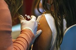 Chính phủ Mỹ đẩy mạnh bào chế vaccine ngừa COVID-19 thế hệ mới
