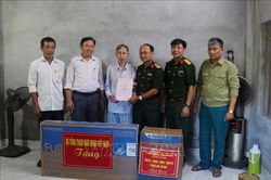 Ấm áp nghĩa tình những ngôi nhà một nghìn đồng ở Hòa Bình