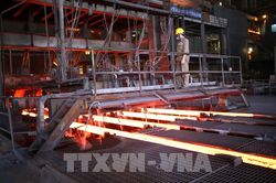 Giá thép giảm mạnh, doanh nghiệp chưa hết khó