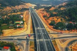 Khẩn trương rà soát điều chỉnh làn dừng xe khẩn cấp cao tốc Cam Lâm - Vĩnh Hảo