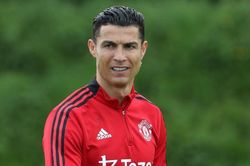 Ronaldo thể hiện sự chuyên nghiệp khi trở lại Man United