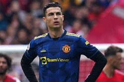 Ronaldo yêu cầu Man United giải phóng hợp đồng
