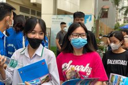 Điểm Lịch sử 'đẹp như mơ': Có gì bất thường?