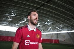 Eriksen ghi bàn trong trận giao hữu kín của MU