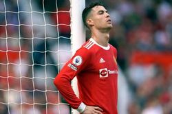 Ronaldo yêu cầu MU chấm dứt hợp đồng để anh ra đi theo dạng miễn phí