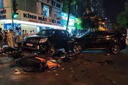 Vừa xảy ra vụ tai nạn liên hoàn nghiêm trọng tại quận Hà Đông