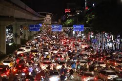 Tách làn ôtô, xe máy trên đường Nguyễn Trãi từ 6/8