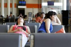 Cô gái Mỹ bị hủy chuyến, đuổi khỏi sân bay sau 14 tiếng chờ đợi