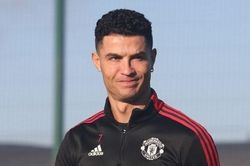Ronaldo lần đầu tập cùng MU hè 2022