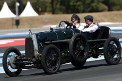 Sebastian Vettel cầm lái 'ông cụ' Aston Martin Grand Prix 1922