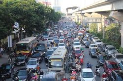 Phân làn tách dòng ô tô, xe máy trên đường Nguyễn Trãi từ 6/8