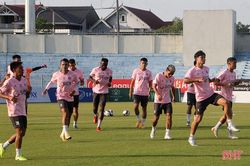 Sài Gòn FC làm quen sân Hà Tĩnh