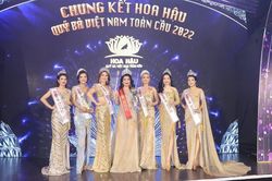 Dẹp 'hoa hậu chui' bằng cách… rút điện