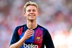 Barca tính phương án mới cho De Jong