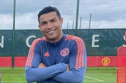 Nụ cười của Ronaldo khi gặp lại đồng đội