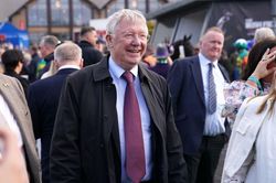 Sir Alex Ferguson bất ngờ tái xuất để vực dậy MU