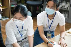 Học sinh trường Hà Nội- Amsterdam mang 'Lớp học Hạnh phúc' đến các bệnh nhi