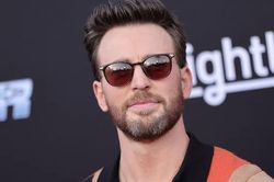Chris Evans chưa đủ ác trong vai phản diện