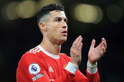 Ronaldo nỗ lực rời MU lần cuối