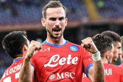 Chuyển nhượng MU 31/7: Real Madrid tranh mua Fabian Ruiz, MU đưa đề nghị cuối cho De Jong