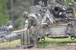 Nga phá hủy 2 xe lựu pháo của Ukraine, ông Zelensky ra lệnh sơ tán bắt buộc tại Donetsk