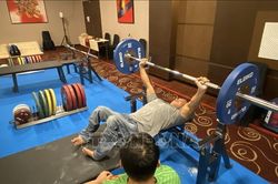 Người vinh dự 3 lần cầm cờ Đoàn thể thao người khuyết tật Việt Nam
