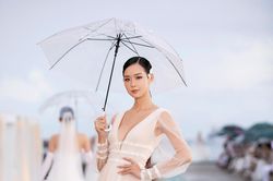 Thí sinh Hoa hậu Thế giới Việt Nam trình diễn váy cưới