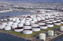 Thị trường dầu mỏ 'ngóng' quyết định quan trọng của OPEC+