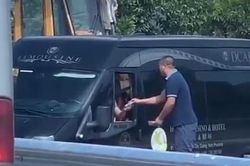 Chặn lối lên cao tốc Vân Đồn - Móng Cái, tự ý thu tiền xe qua lại