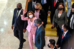 Chiếc máy bay đưa bà Pelosi đến Malaysia đã rời Kuala Lumpur