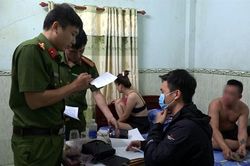 Chủ quán cà-phê câu kết chủ khách sạn để hoạt động mại dâm