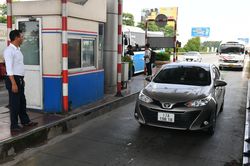 Thu phí tự động không dừng ngày 2/8: Kiên quyết từ chối xe chưa dán thẻ