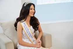 Á hậu Kim Duyên nói gì về tin đồn bị buộc thôi học?