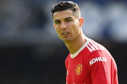 Ten Hag có động thái cứng rắn với Ronaldo