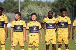 Pau FC của Quang Hải có ngân sách thấp nhất Ligue 2