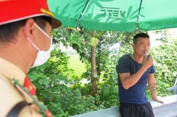 Sử dụng ma túy, tài xế tìm cách lảng tránh CSGT kiểm tra