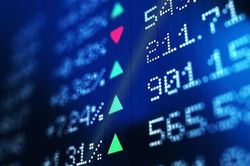 Thanh khoản tiếp tục được cải thiện, VN Index kéo dài chuỗi tăng lên con số 3